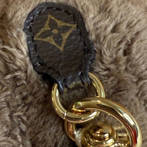 LV Louis Bear 🧸 - Picture 8 of 11